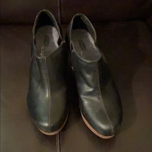 Dr. Scholl’s wedge booties